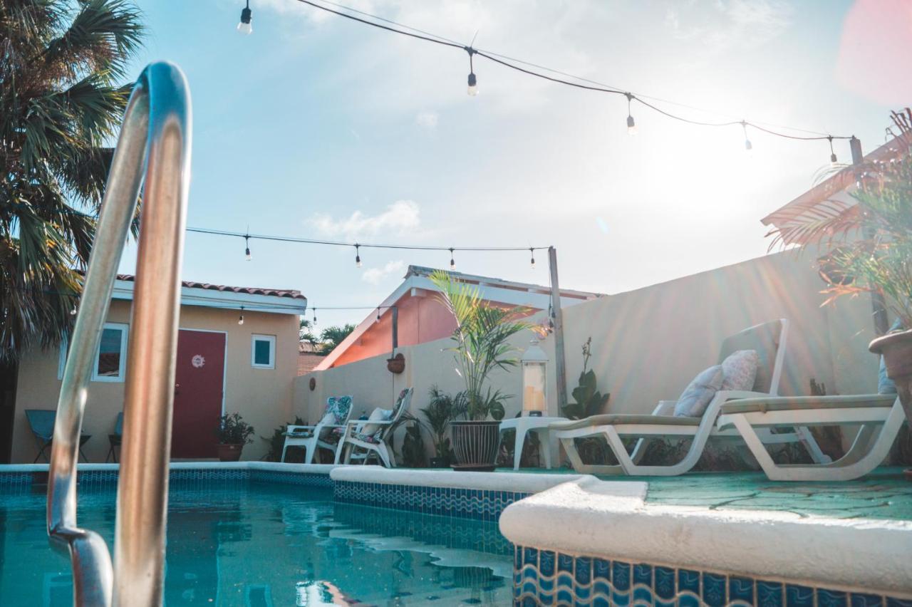 Courtesy Apartments Aruba Oranjestad Dış mekan fotoğraf